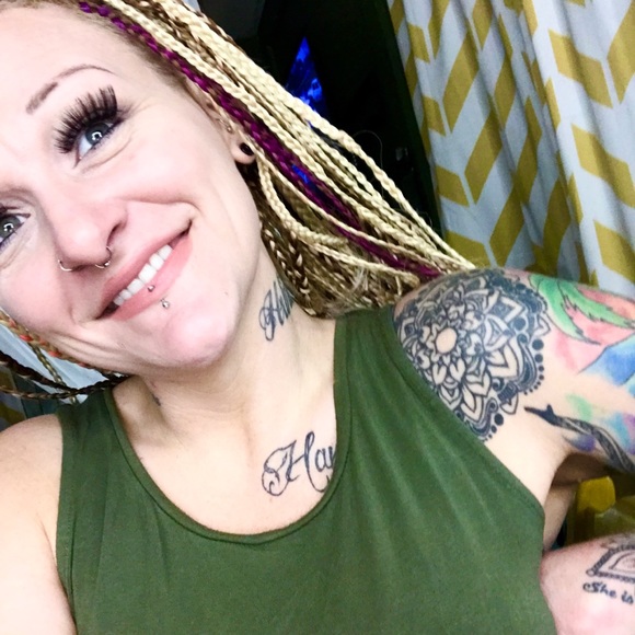 Meet your Posher, Crystal - Picture 1 of 1